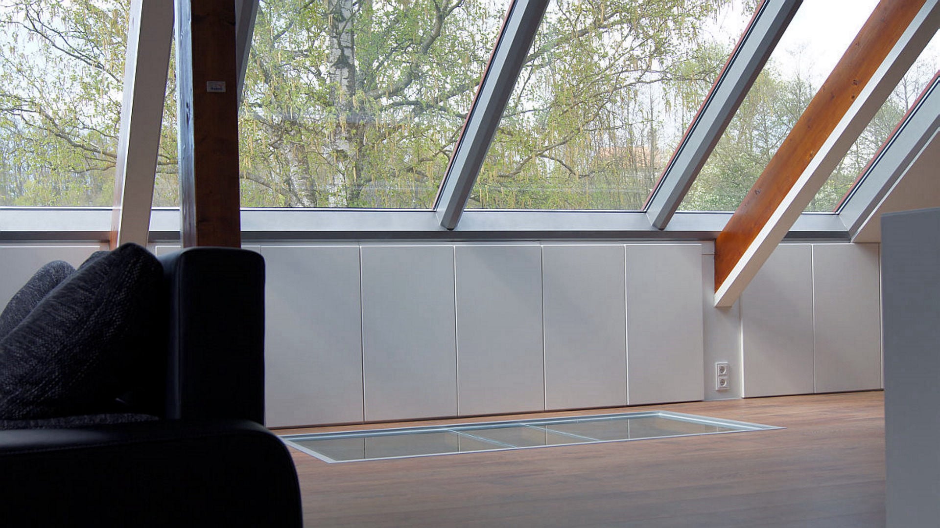 Dachfenster ohne Öffnungsfunktion.
