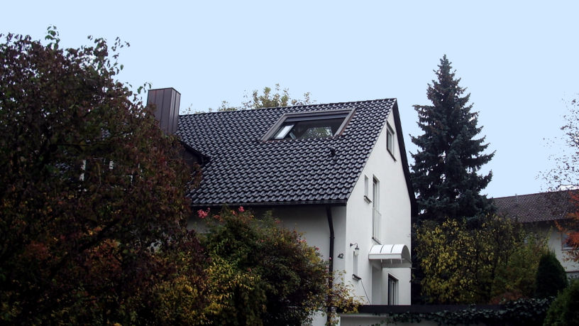 Der Flügel schiebt in den Dachaufbau